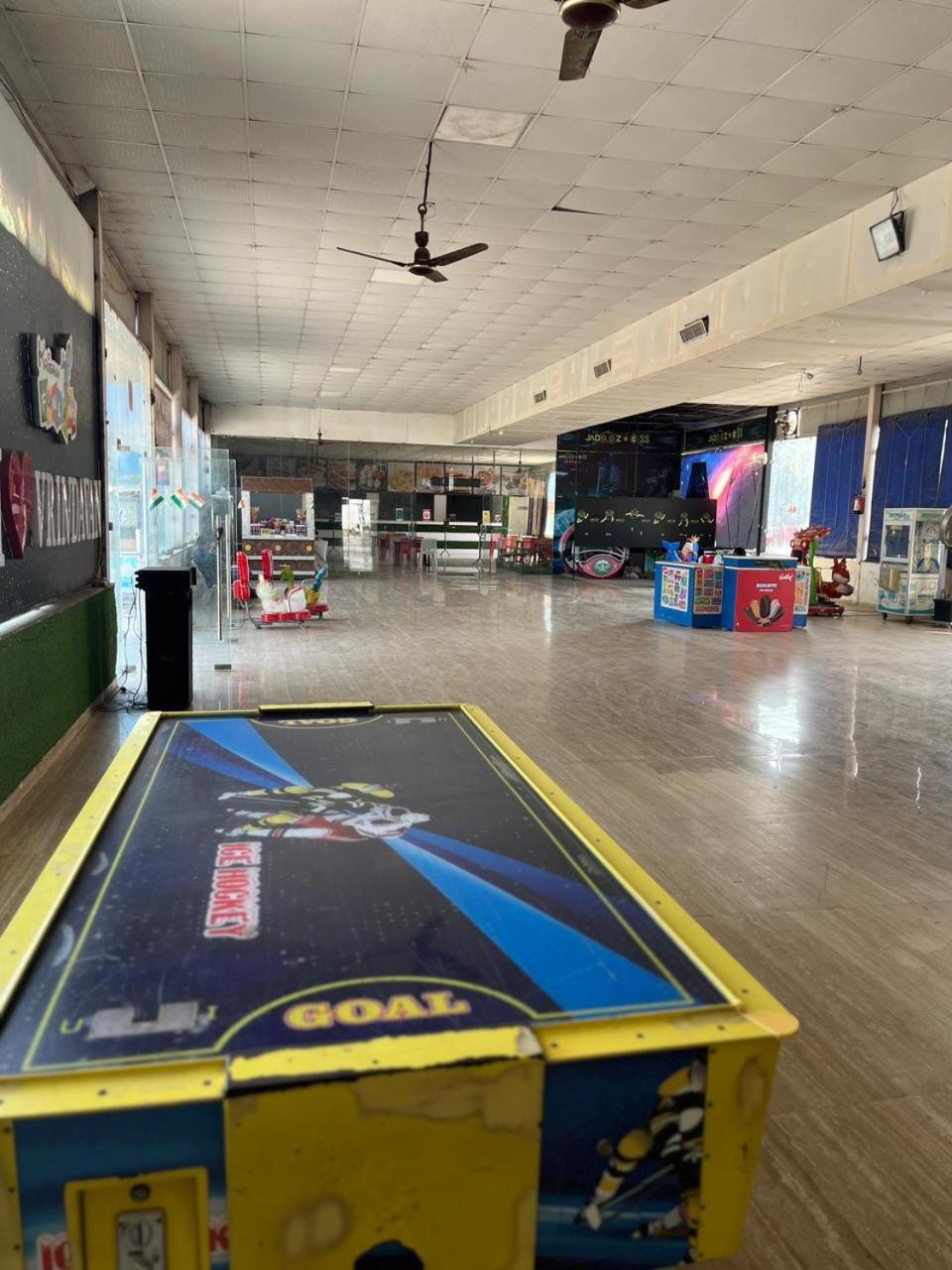 Krishna Fun Land Hotel Mathura Exterior photo